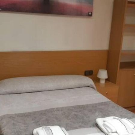 Precioso!! Apartamento En El Centro De Sabadell Apartment Bagian luar foto